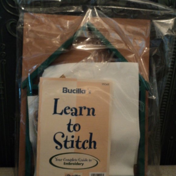 Bucilla cross stitch hutch kit "doll house" 9" x 12" - Picture 5 of 5